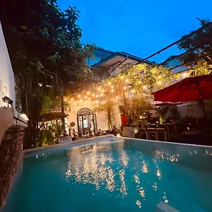 Hostel Seconds - Sri Lanka